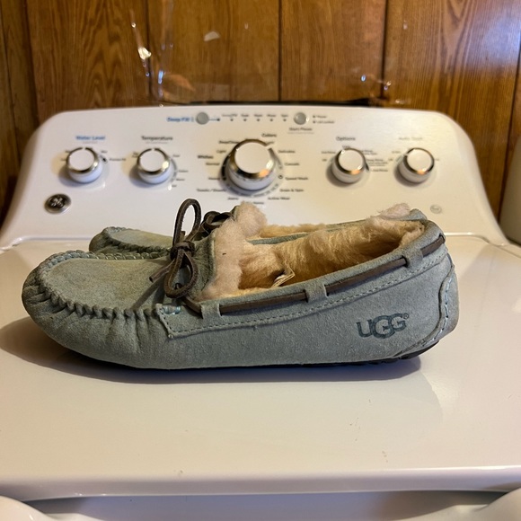 UGG Shoes - Ugg Women Dakota Slippers